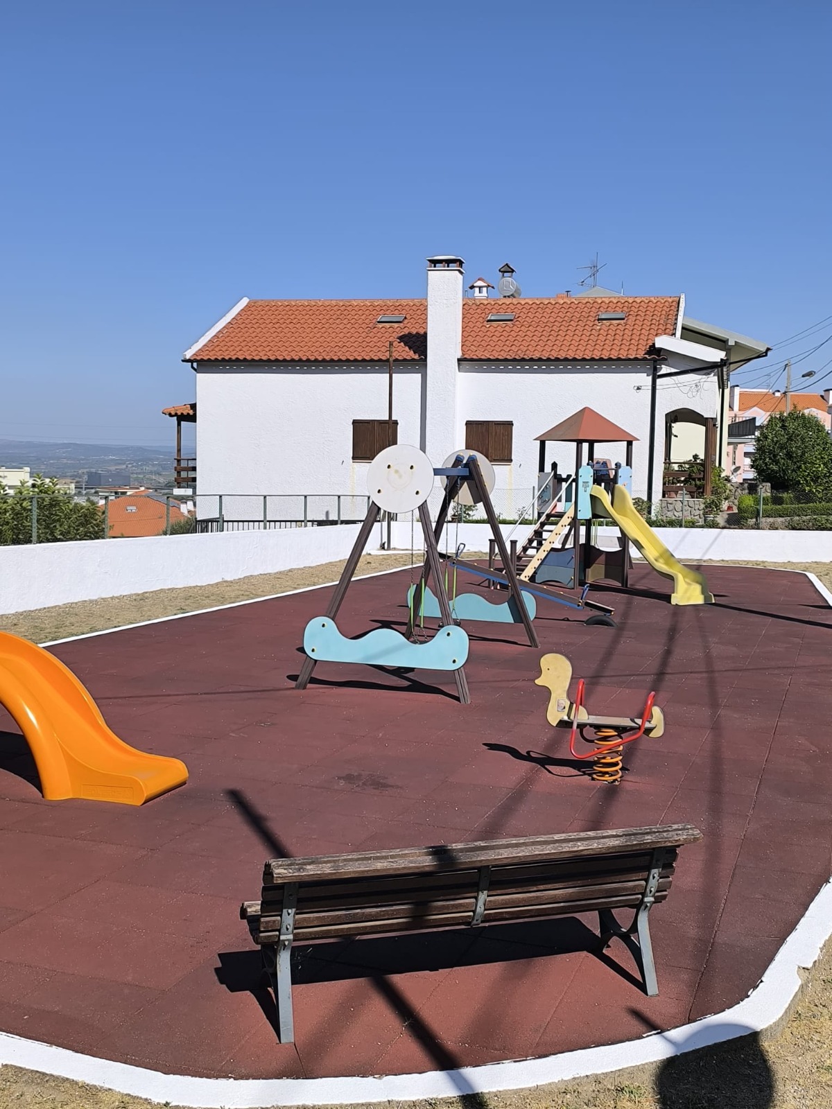 Intervenção de melhoria no Parque Infantil do Refúgio